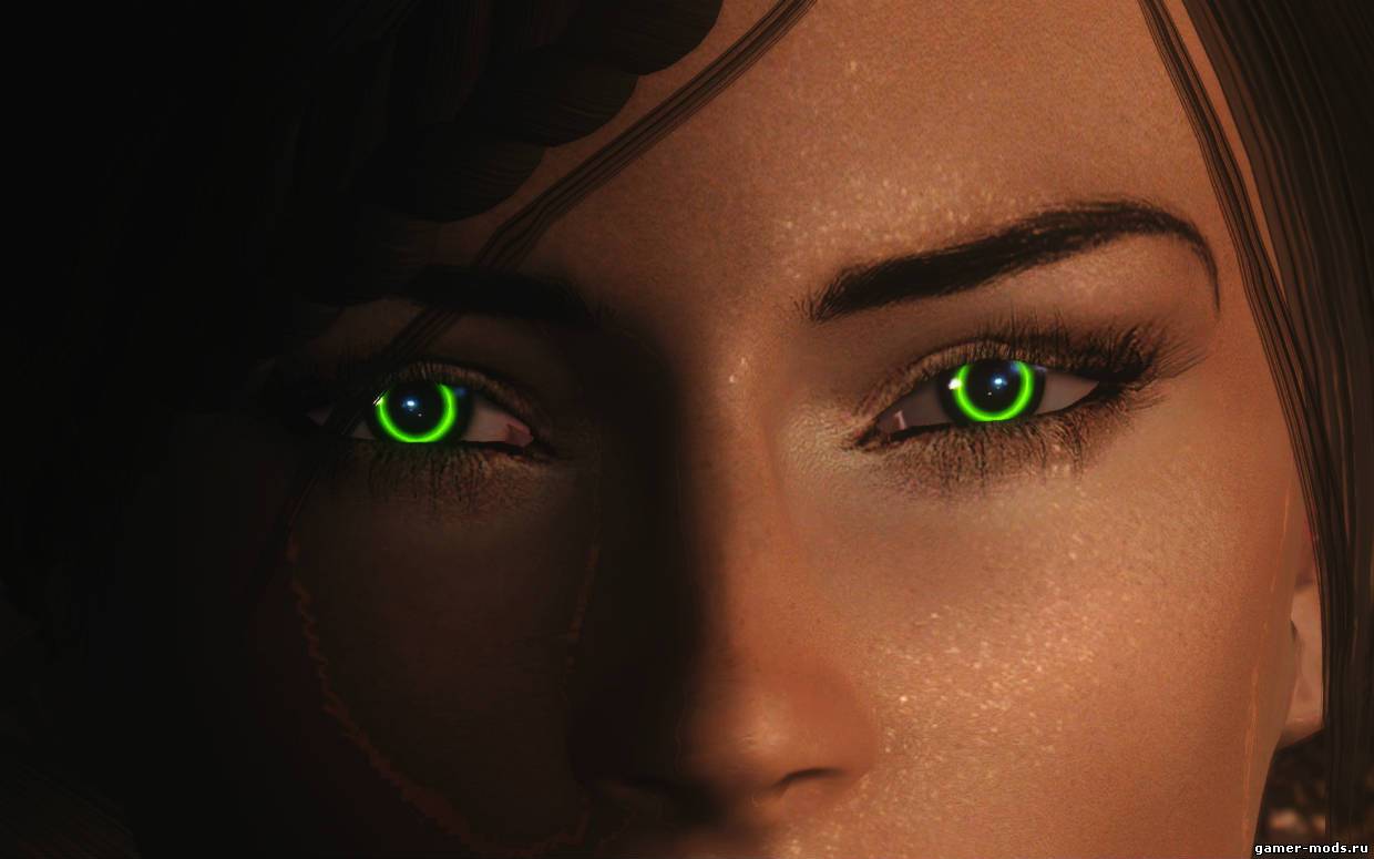 Посвети глазами. Светящиеся глаза. Зеленые светящиеся глаза. Зеленое свечение глаз. Светящиеся глаза девушек.